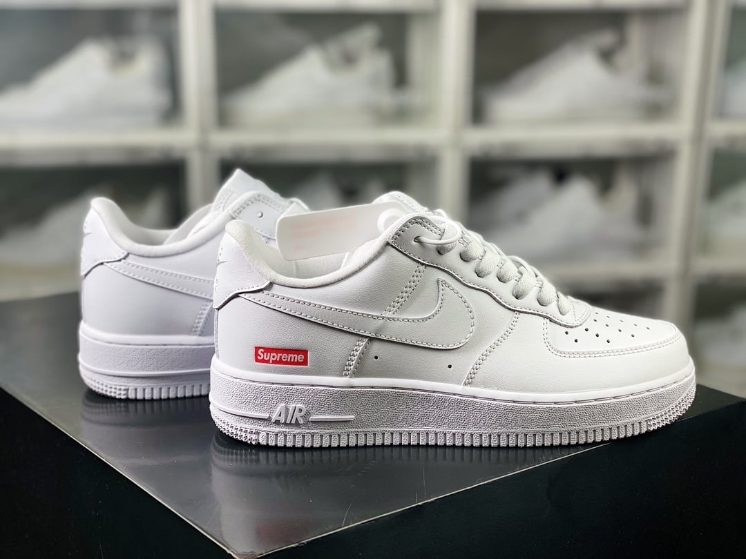 Nike Colab Branco e logo Vermelho Sup - Vista 3