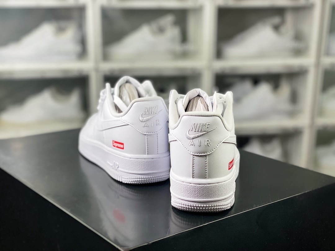Nike Colab Branco e logo Vermelho Sup - Vista 4