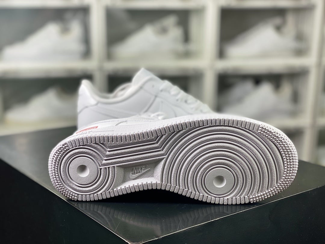 Nike Colab Branco e logo Vermelho Sup - Vista 5