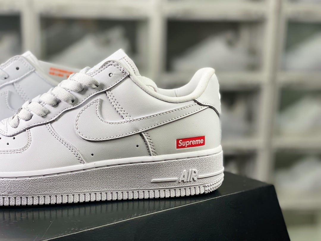 Nike Colab Branco e logo Vermelho Sup - Vista 9