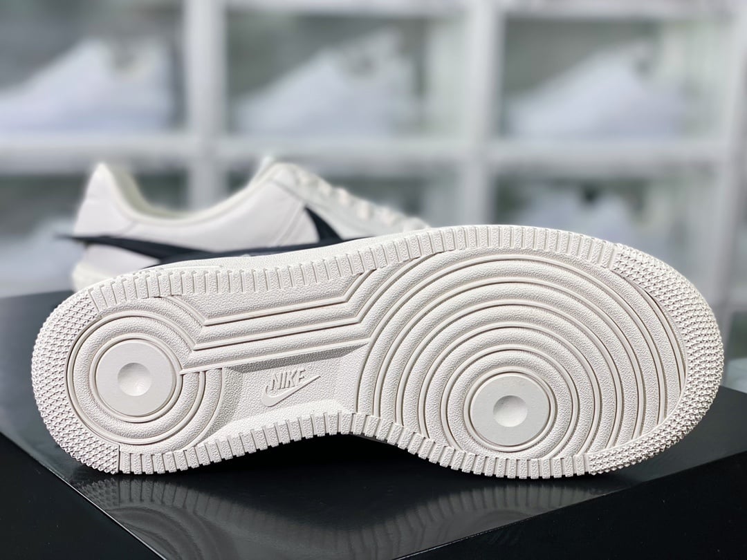 Nike Colaboração Creme e Preto com Hook - Vista 5