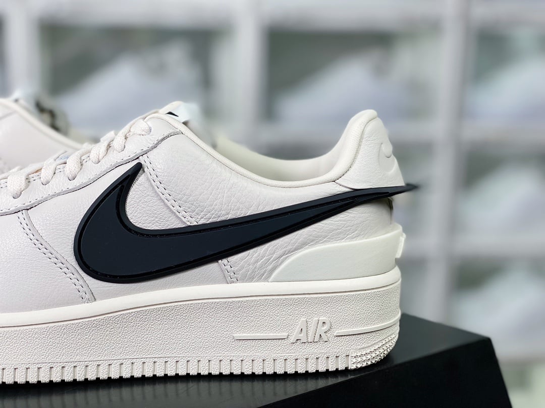 Nike Colaboração Creme e Preto com Hook - Vista 9