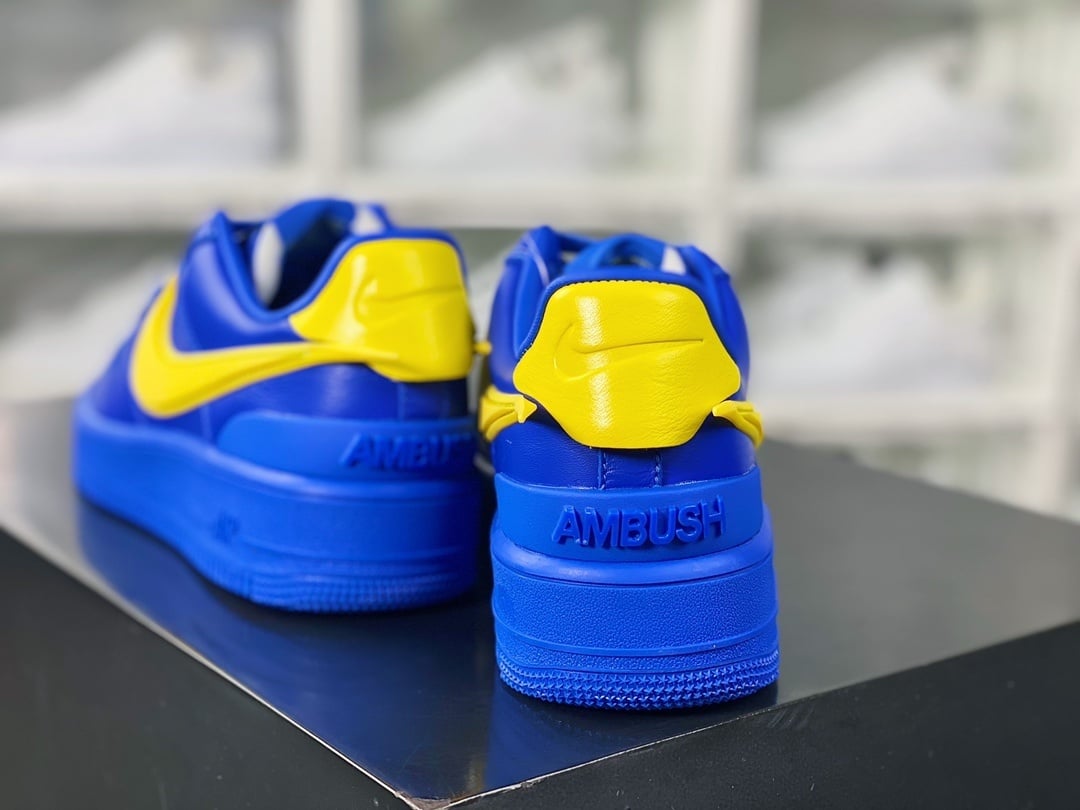 Nike Collab Blue Giant e Yellow Large Hook - Vista 4