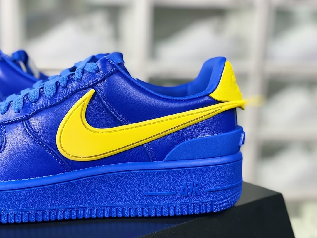 Nike Collab Blue Giant e Yellow Large Hook - Vista 9