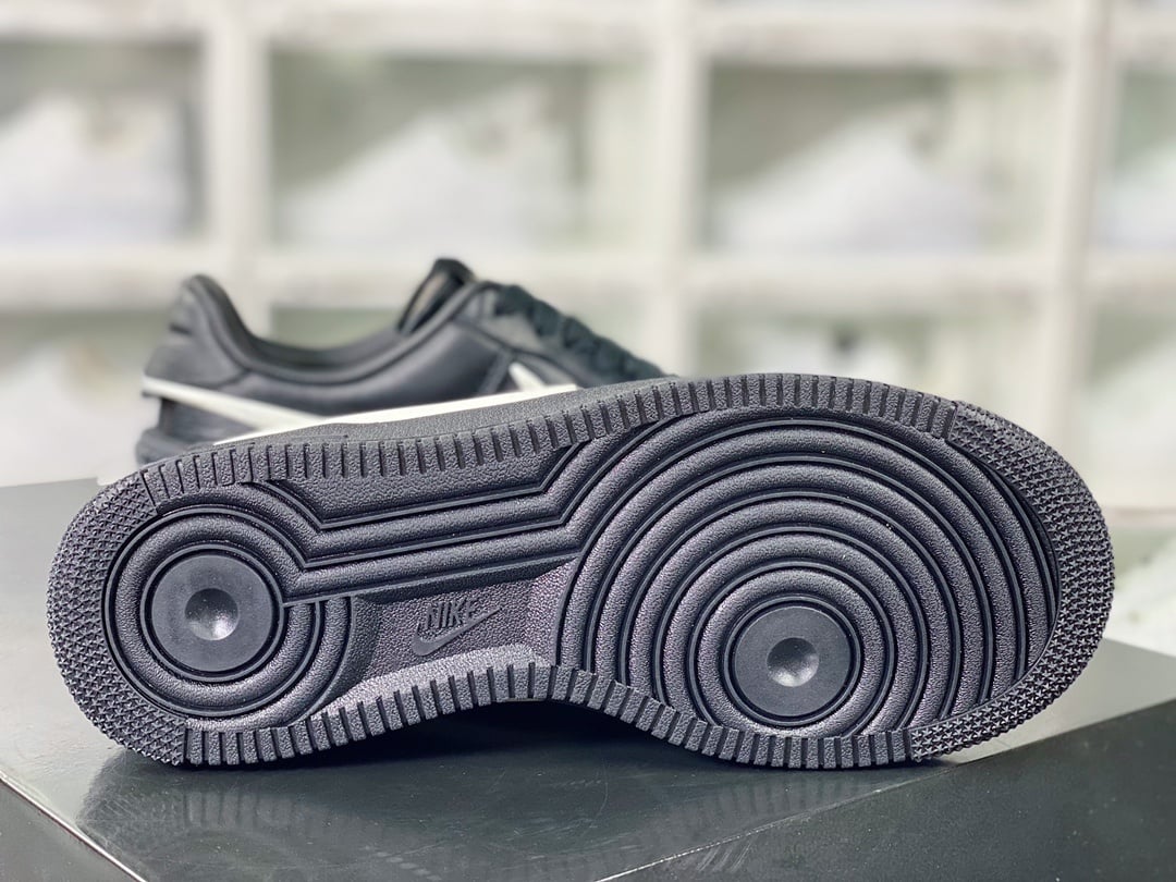 Nike Collab Preto e Branco Large Hook - Vista 5