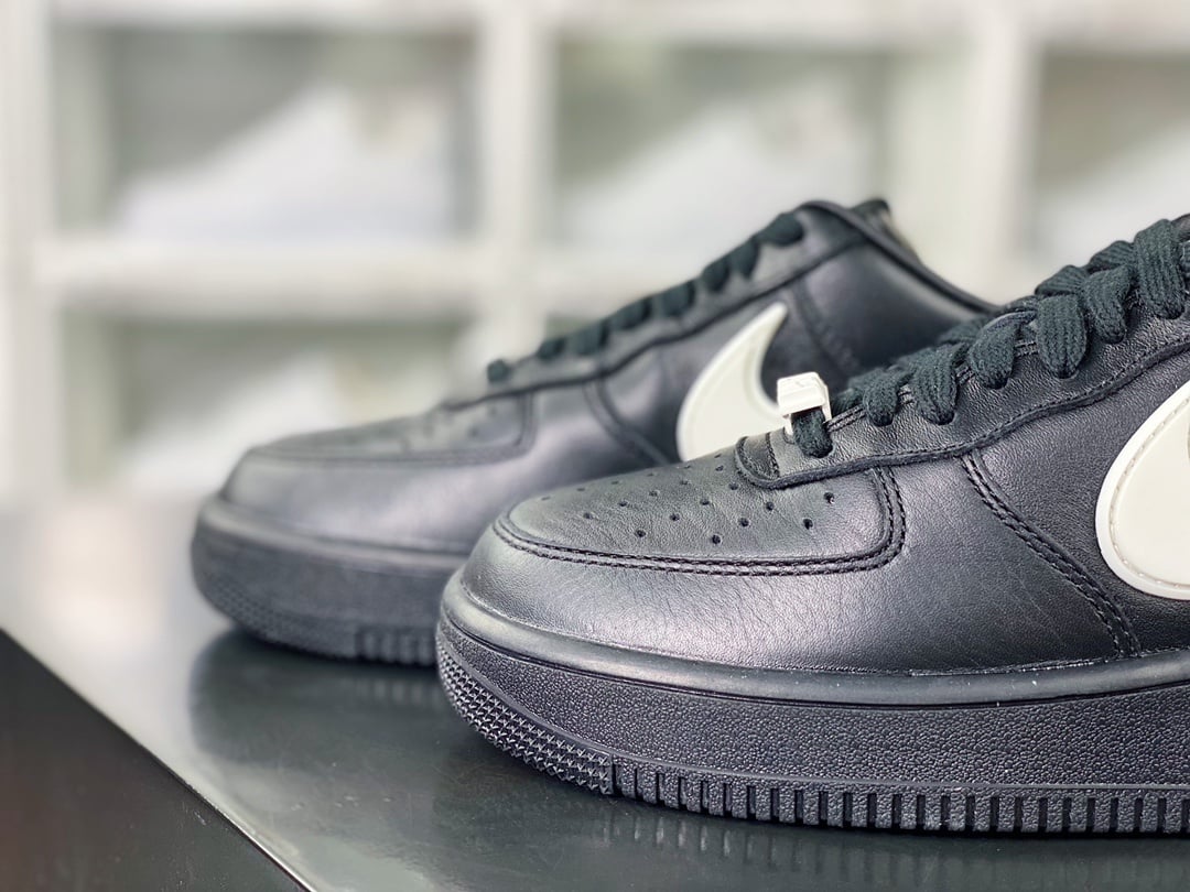 Nike Collab Preto e Branco Large Hook - Vista 8