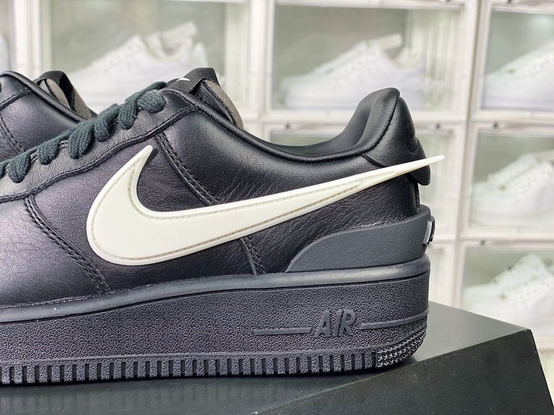 Nike Collab Preto e Branco Large Hook - Vista 9