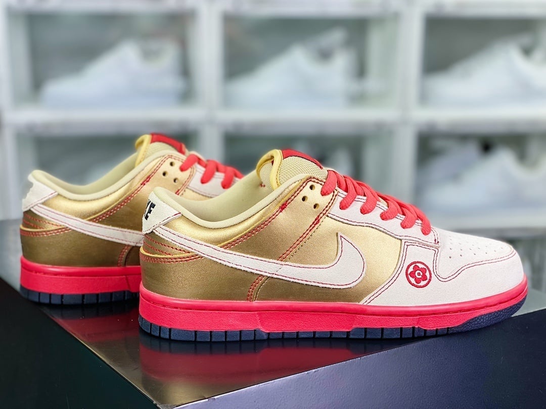 NK Dunk Low Gato da Sorte Dourado - Vista 2