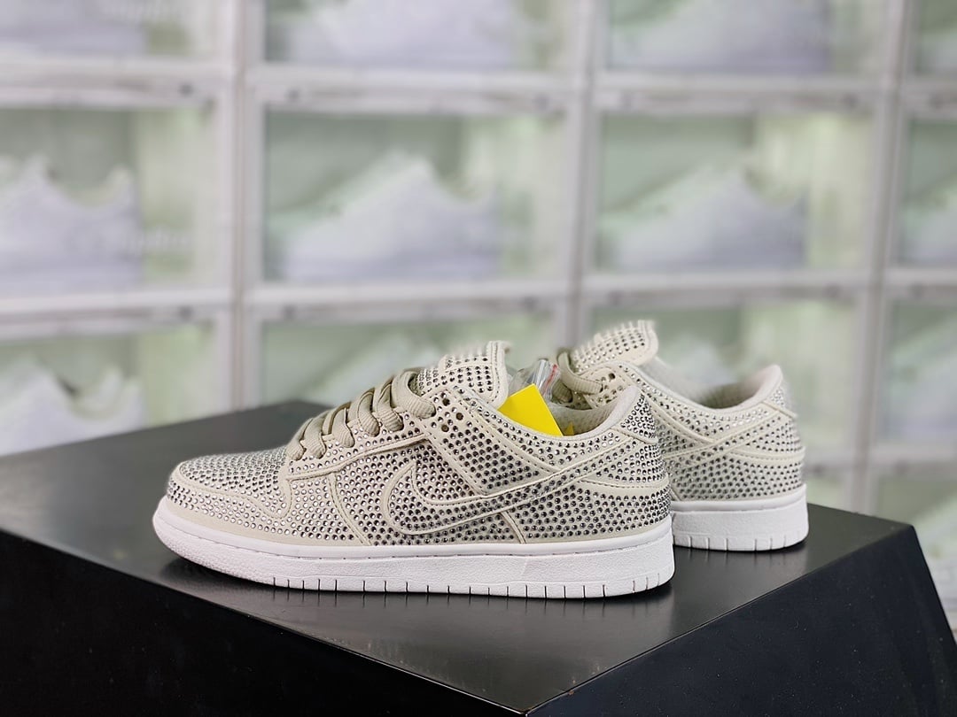 NK Dunk Low Flash Diamante Prata e Branco - Vista 2