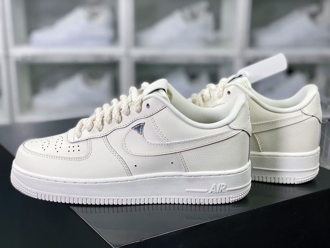 Nike Leather Branco com Prata e Pequeno Diamante - Vista 3