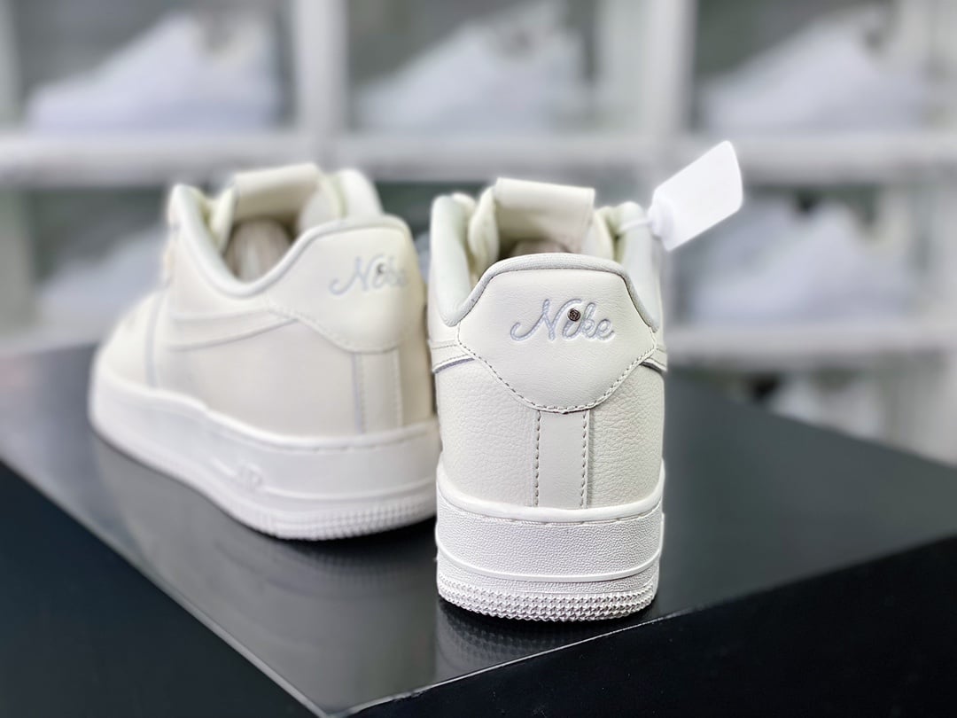 Nike Leather Branco com Prata e Pequeno Diamante - Vista 4