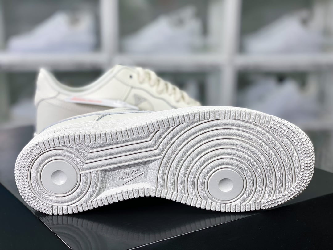 Nike Leather Branco com Prata e Pequeno Diamante - Vista 5