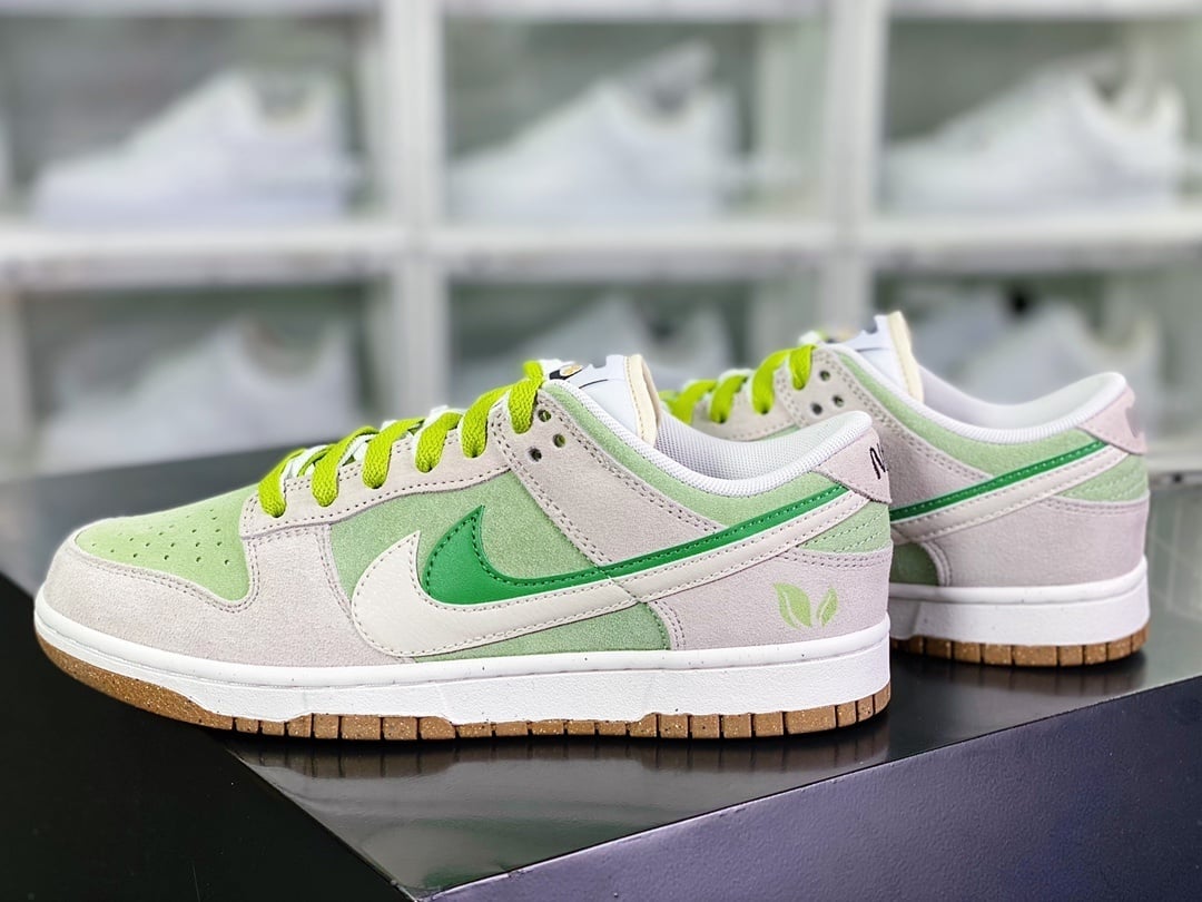 NK Dunk Low Camurça Cinza Claro e Verde Maçã Duplo Gancho - Vista 3