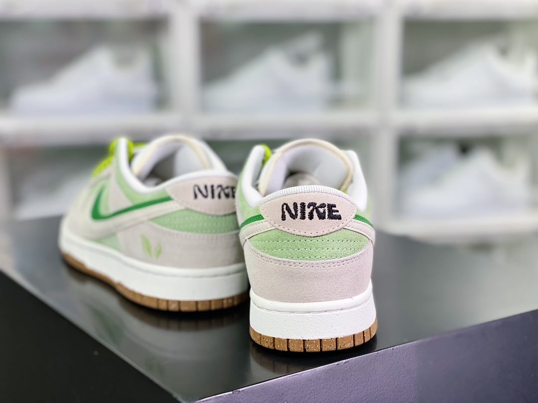 NK Dunk Low Camurça Cinza Claro e Verde Maçã Duplo Gancho - Vista 4