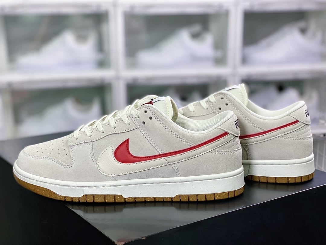 NK Dunk Low Camurça Branco Cinzento Vermelho Duplo Swoosh - Vista 3