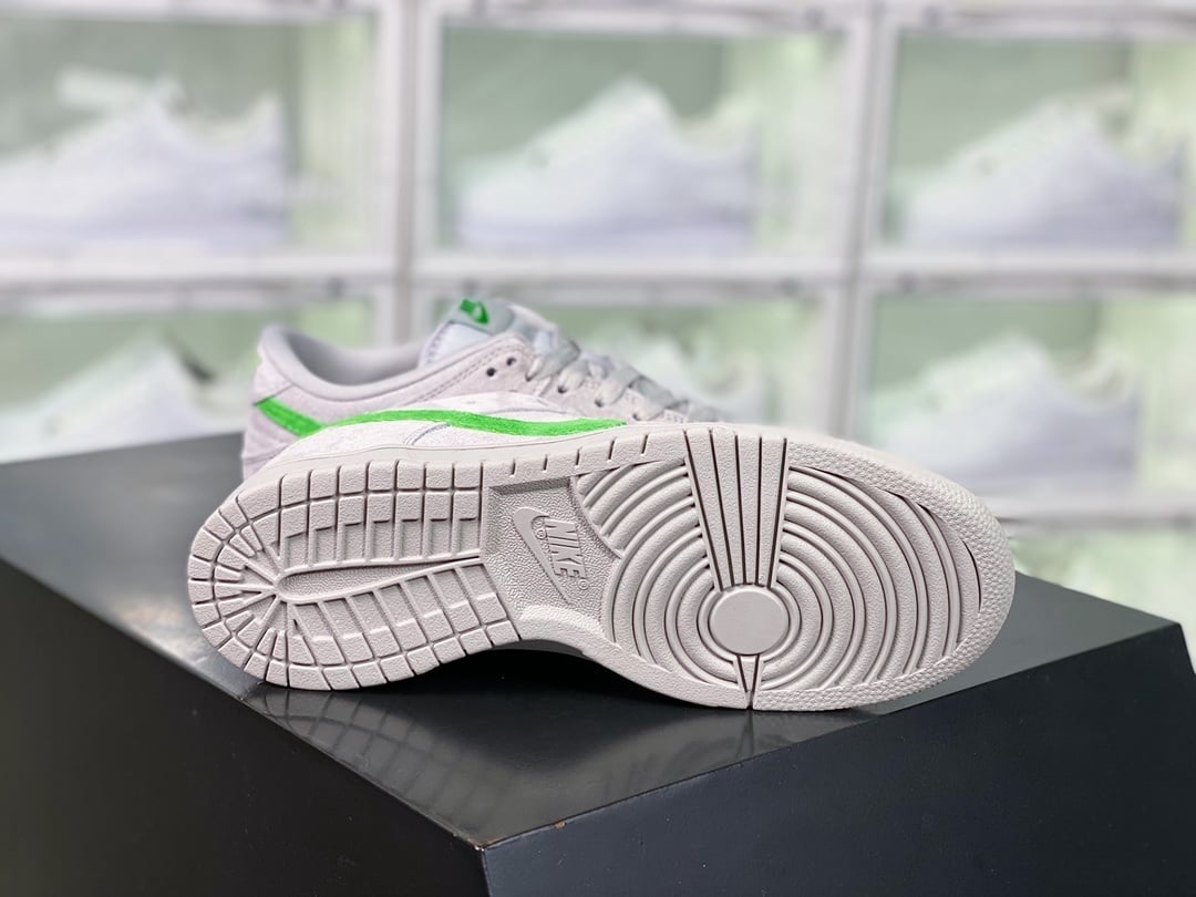 NK Dunk Low Camurça Cinza e Verde Partículas - Vista 4