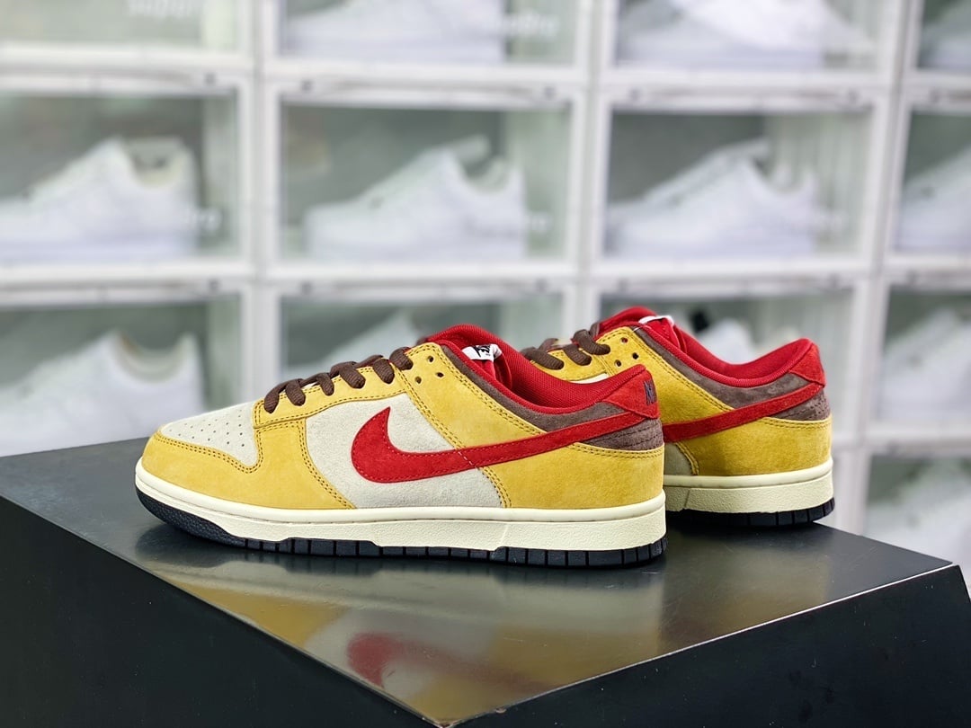 NK Dunk Low Camurça Dourado e Vermelho - Vista 2