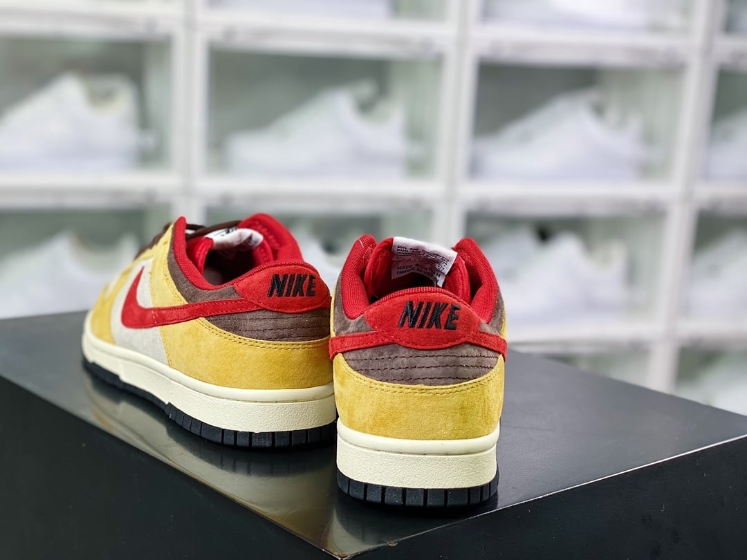 NK Dunk Low Camurça Dourado e Vermelho - Vista 3