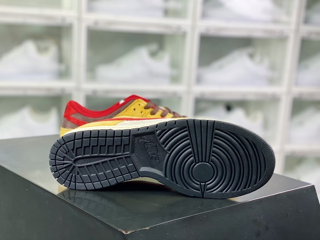NK Dunk Low Camurça Dourado e Vermelho - Vista 4