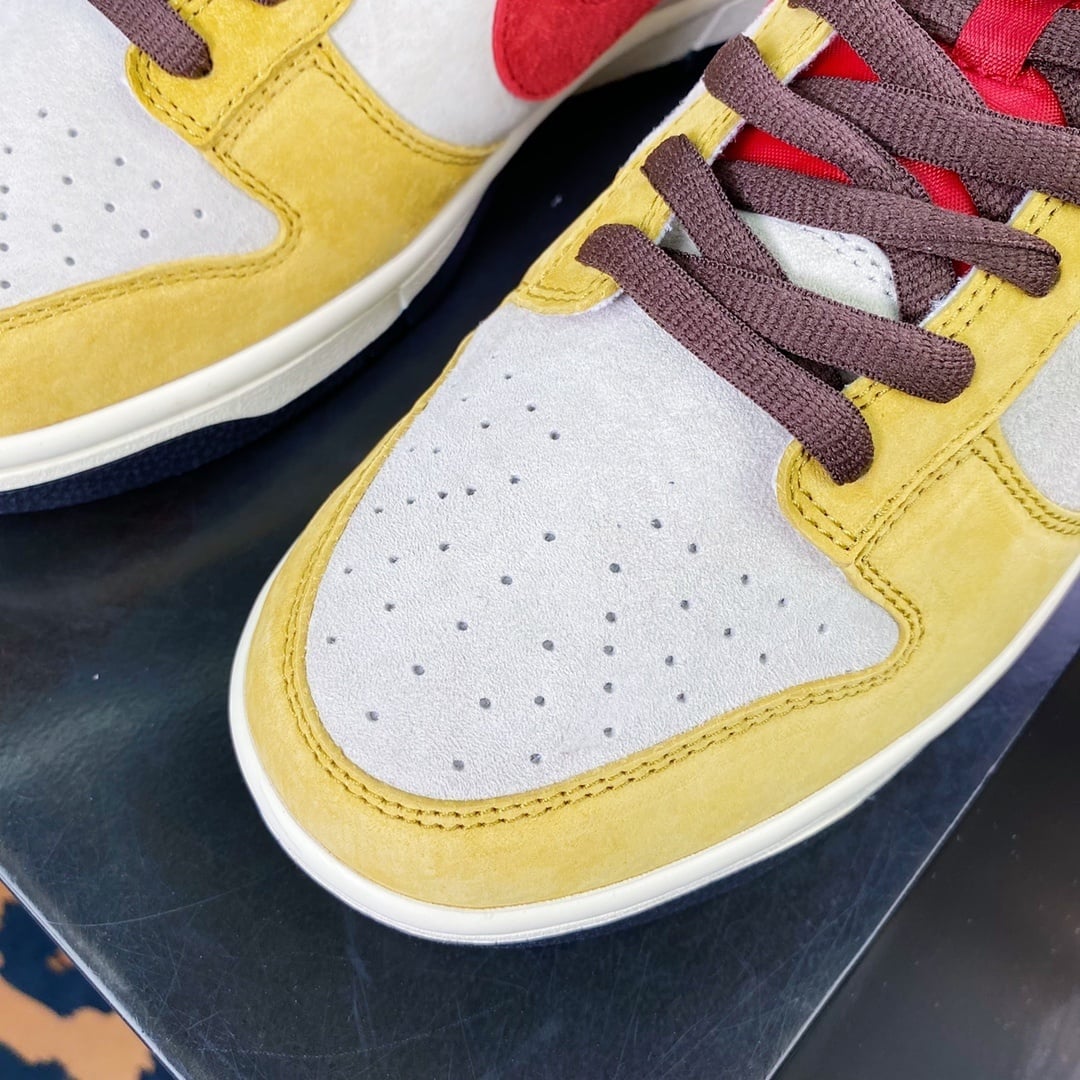 NK Dunk Low Camurça Dourado e Vermelho - Vista 5
