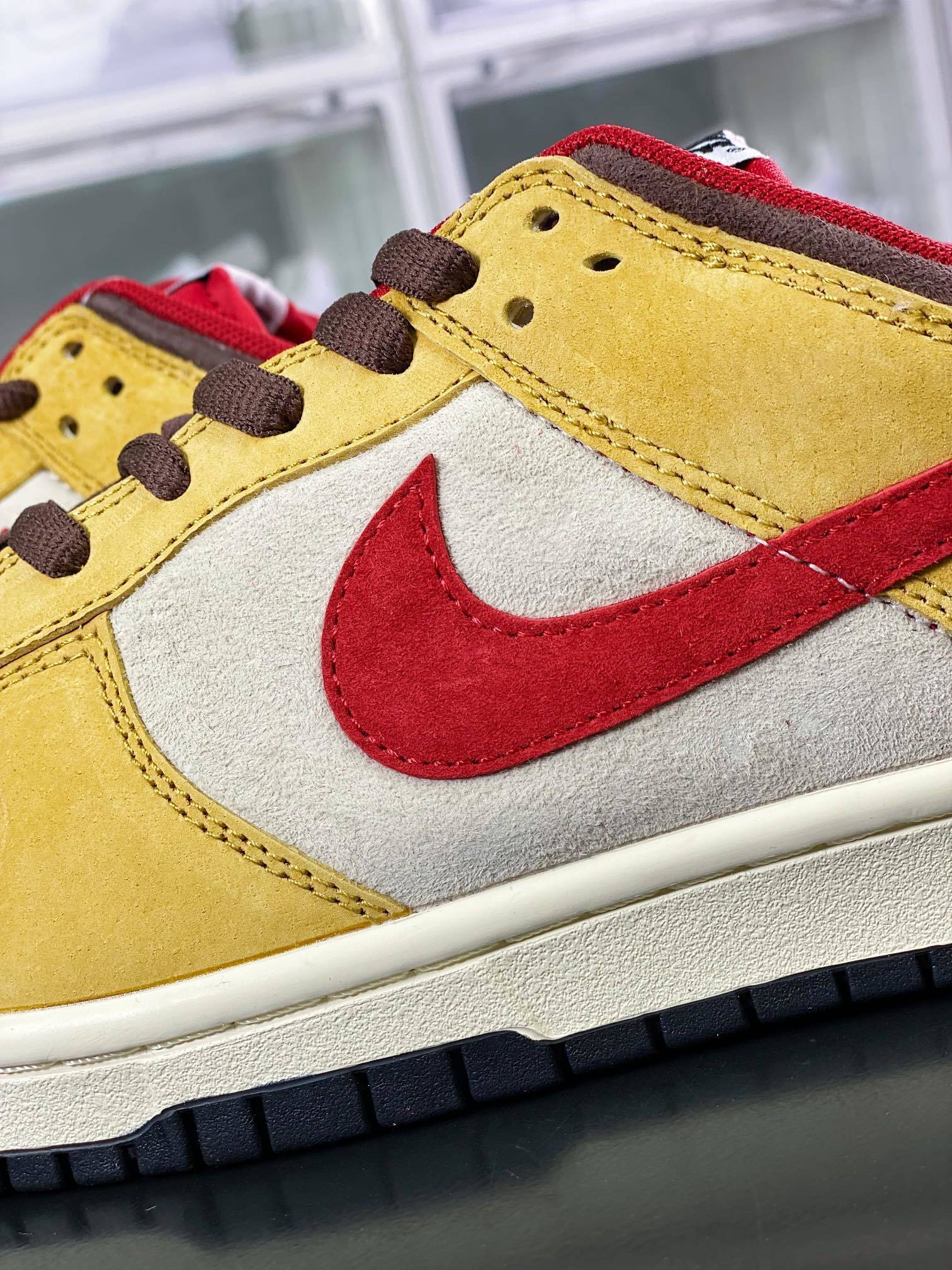NK Dunk Low Camurça Dourado e Vermelho - Vista 7