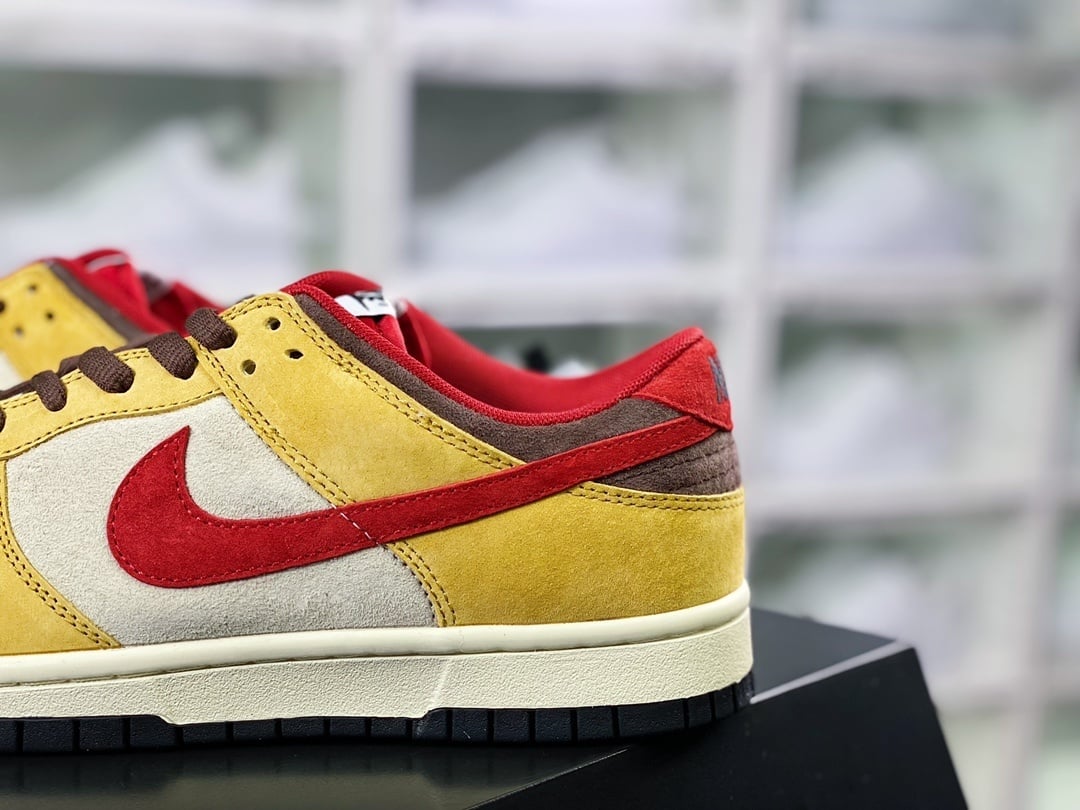 NK Dunk Low Camurça Dourado e Vermelho - Vista 9