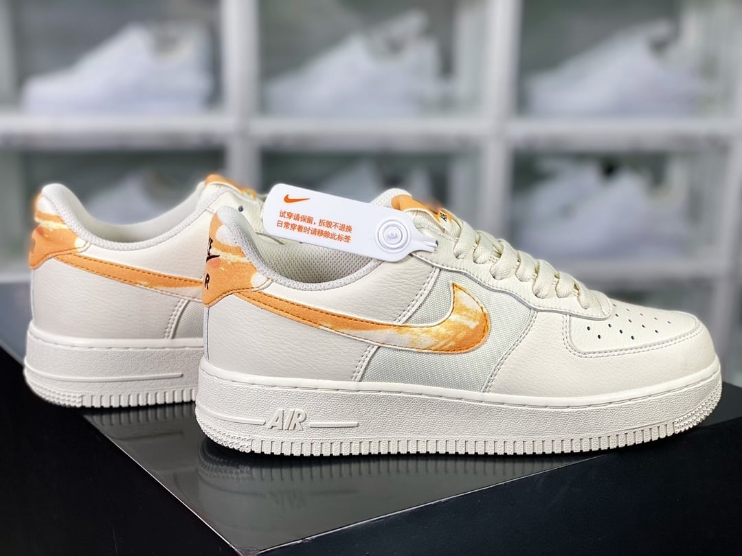 Nike Canvas Creme e Amarelo Tie-Dye - Vista 2