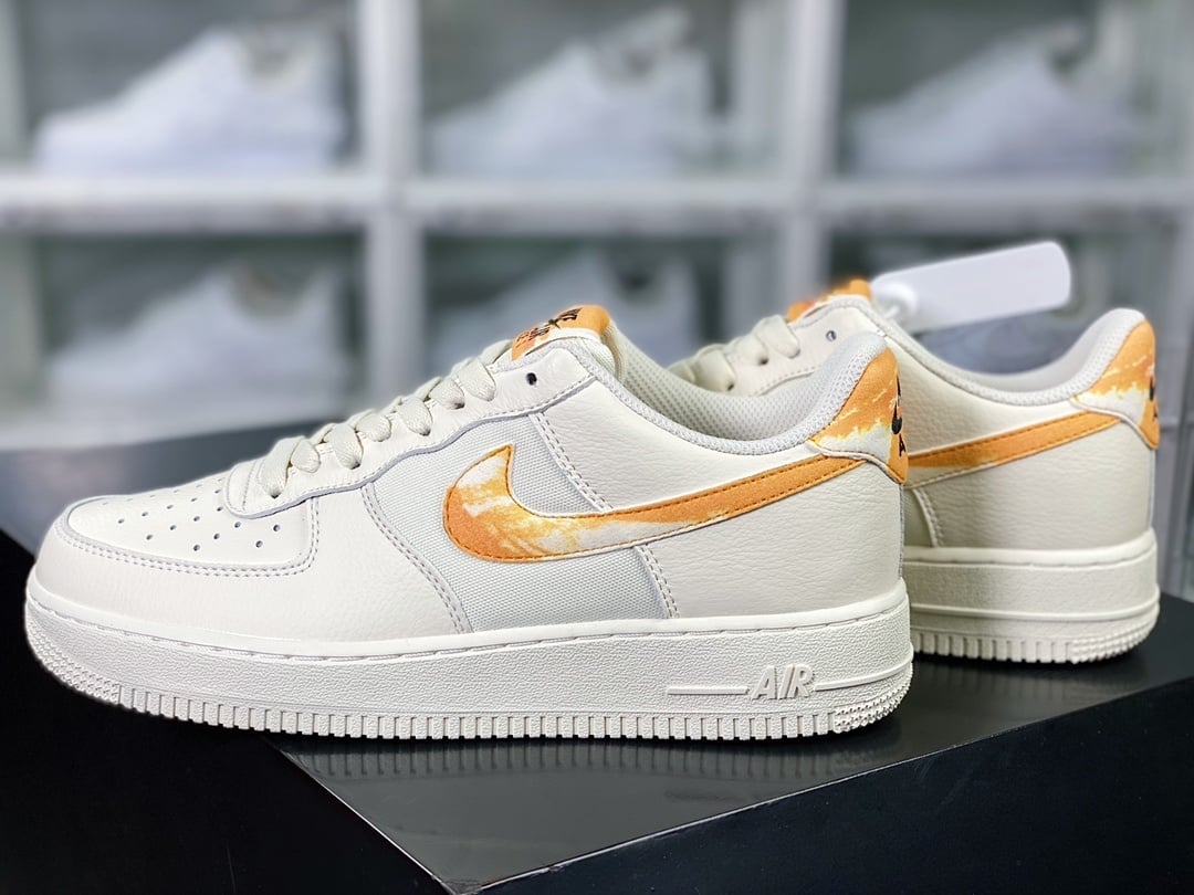Nike Canvas Creme e Amarelo Tie-Dye - Vista 3