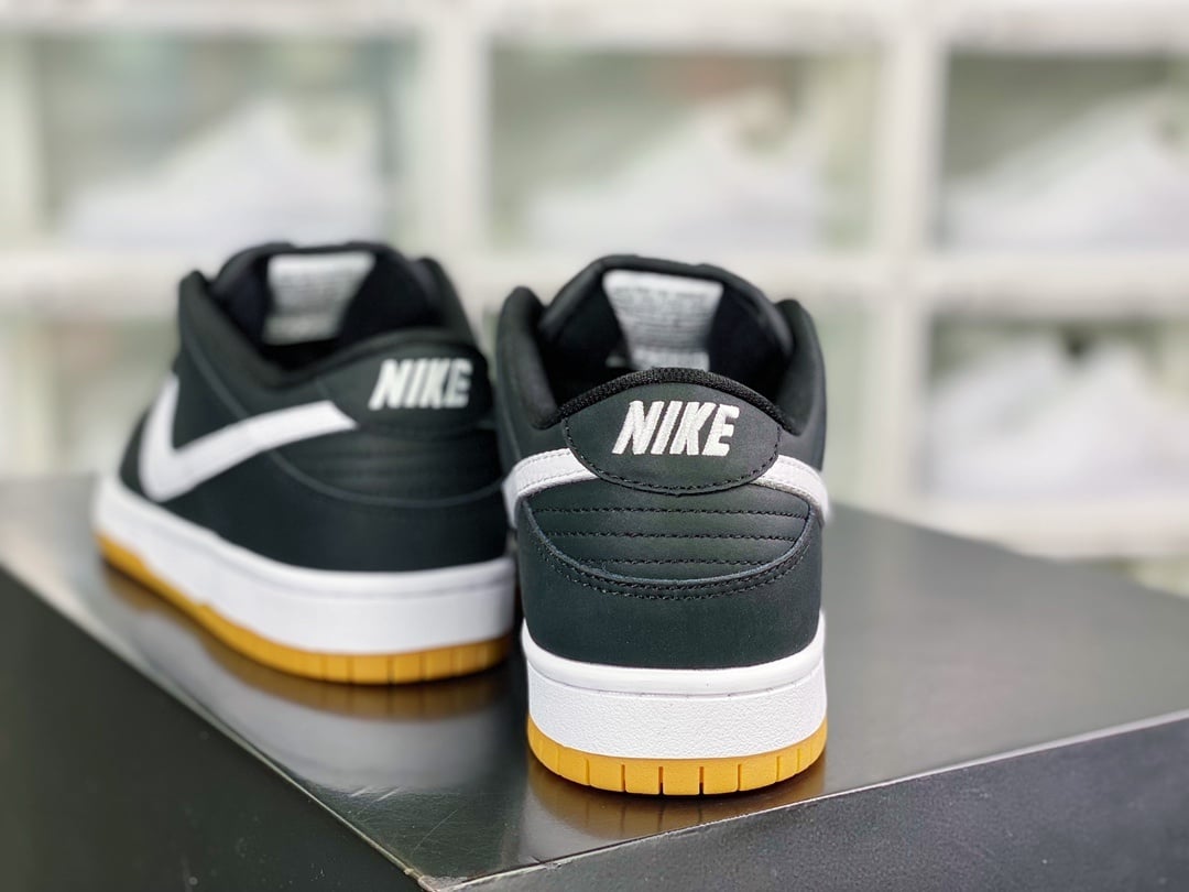 NK Dunk Low Preto Branco Solado de Borracha - Vista 4