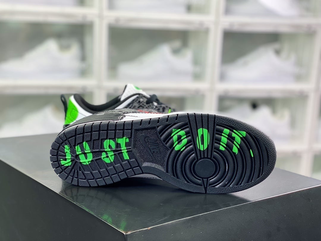 NK Dunk Low Preto e Branco Dust Do It - Vista 4