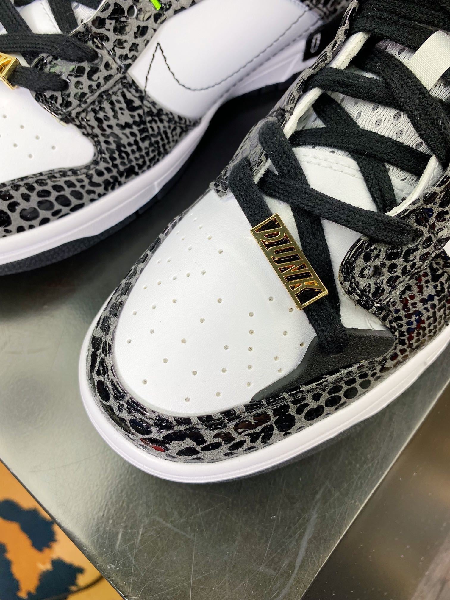 NK Dunk Low Preto e Branco Dust Do It - Vista 5