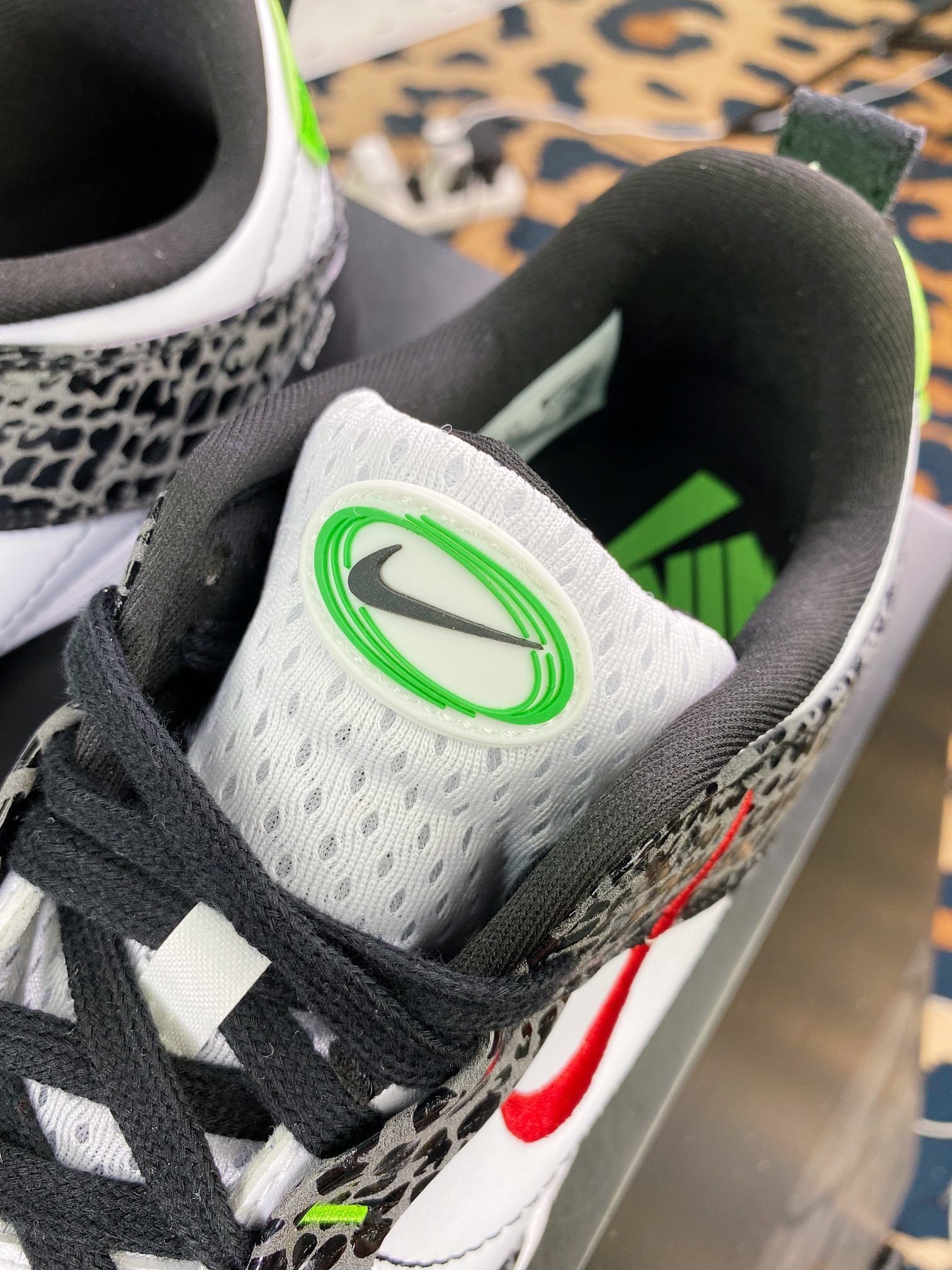 NK Dunk Low Preto e Branco Dust Do It - Vista 6