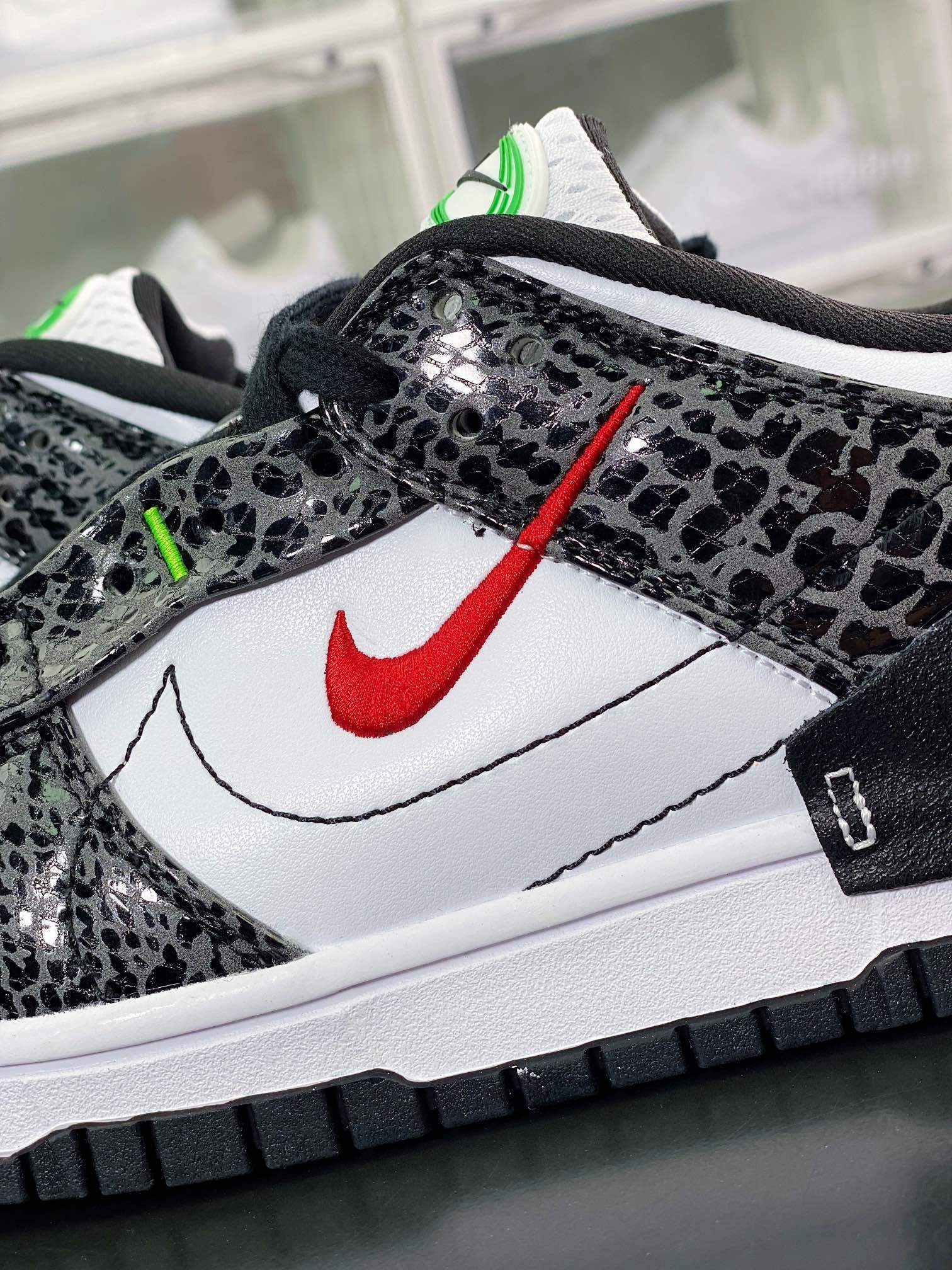 NK Dunk Low Preto e Branco Dust Do It - Vista 7