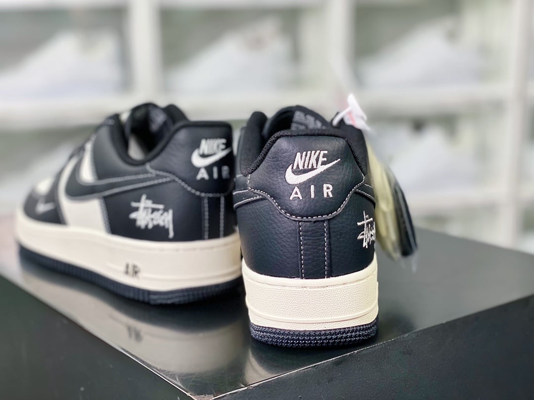 Nike Stussy Preto, Branco e Hooks Bordados - Vista 4