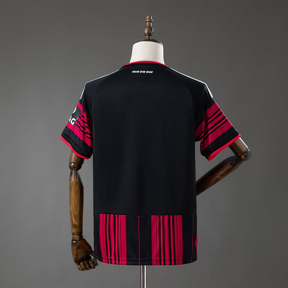 Camisola Eintracht Frankfurt 2026/2027 Principal - Vista 2