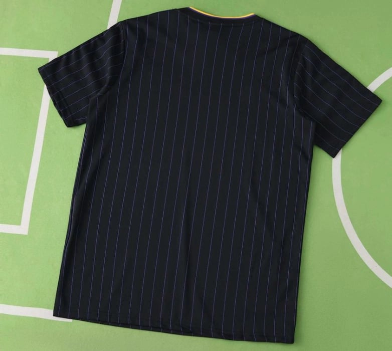 Camisola Manchester United X Adidas Originals 2025 - Vista 2