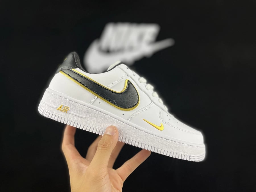 Air Force 1 Low Duplo Swoosh Branco Preto Dourado - Vista 4