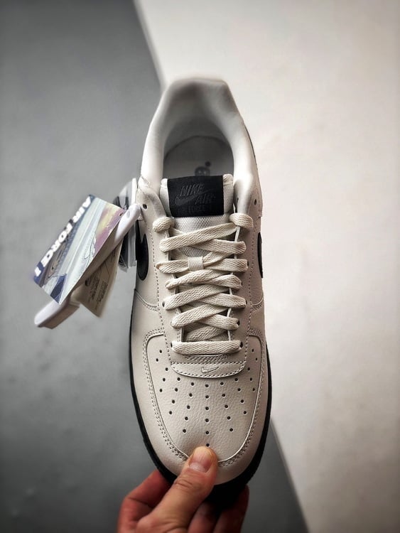 Nike Air Force 1 Low 07 Branco e Preto - Vista 2