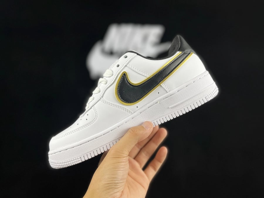 Air Force 1 Low Duplo Swoosh Branco Preto Dourado - Vista 3