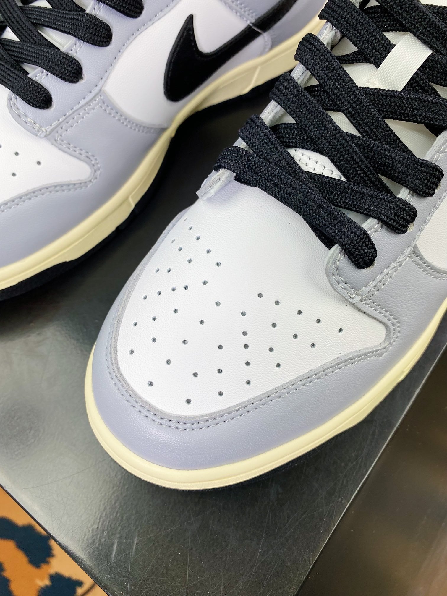 NK Dunk Low Cinza Escuro e Branco - Vista 5