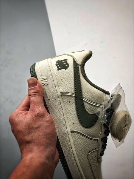 Air Force 1 '07 Low Verde Escuro Reflexo - Vista 2