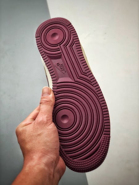 Air Force 1 '07 Low Vermelho Vinho Reflexo - Vista 4