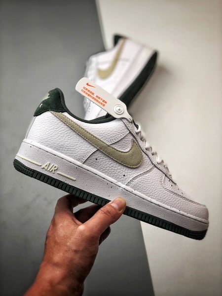 Air Force 1 '07 Low Retro Branco e Verde - Vista 7