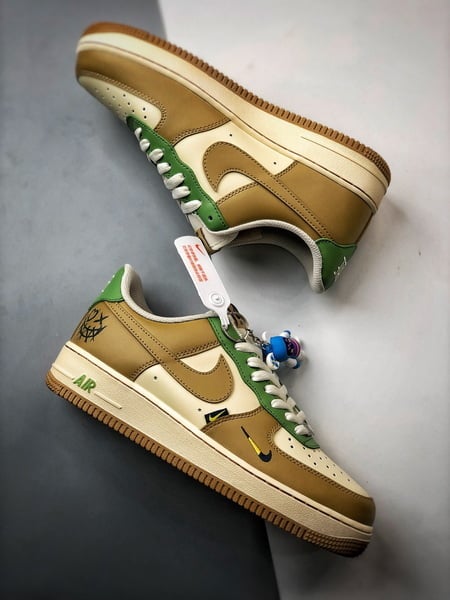 Air Force 1 '07 Low Marrom, Verde e Palhaço - Vista 6