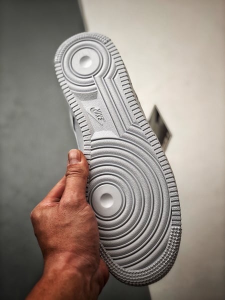 Air Force 1 '07 Low Cinzento Frio e Rosa - Vista 4