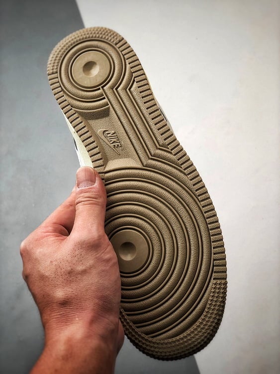 Air Force 1 '07 Low Branco e Marrom - Vista 4