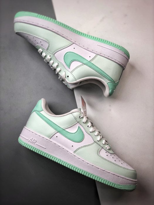 Air Force 1 '07 Low Branco e Verde Claro - Vista 6