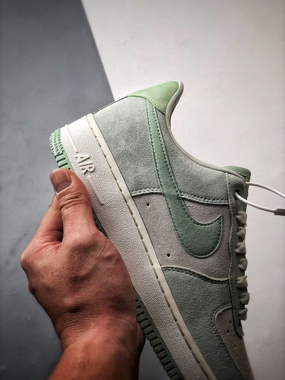 Air Force 1 '07 Low Branco, Cinza e Verde - Vista 2