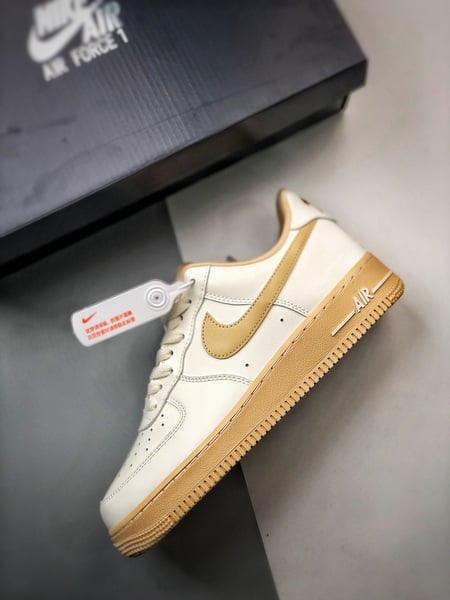 Air Force 1 '07 Low Branco e Marrom - Vista 8
