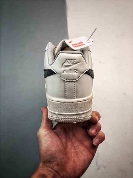 Air Force 1 '07 Low Marfim e Preto - Vista 3